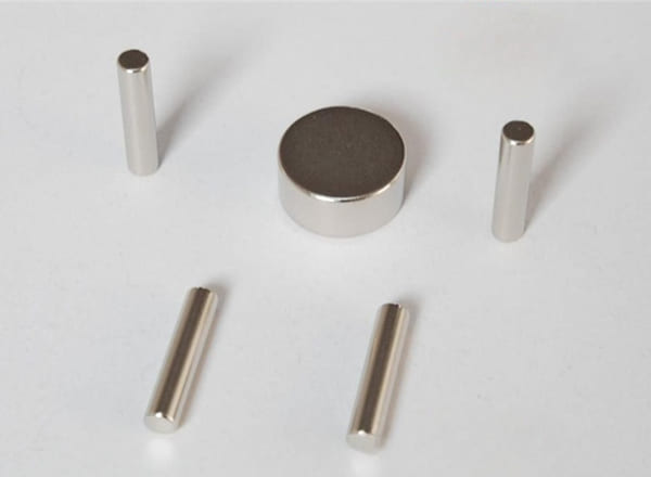 Disc and cylinder magnets
